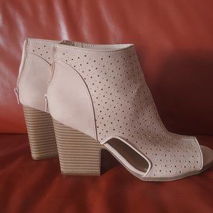 Women Rampage shoes, size 11